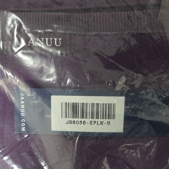 Jaanuu Scrub Set - Plum (2 pocket VNeck Scrub Top + Joggers) Medium Reg - Picture 3 of 4